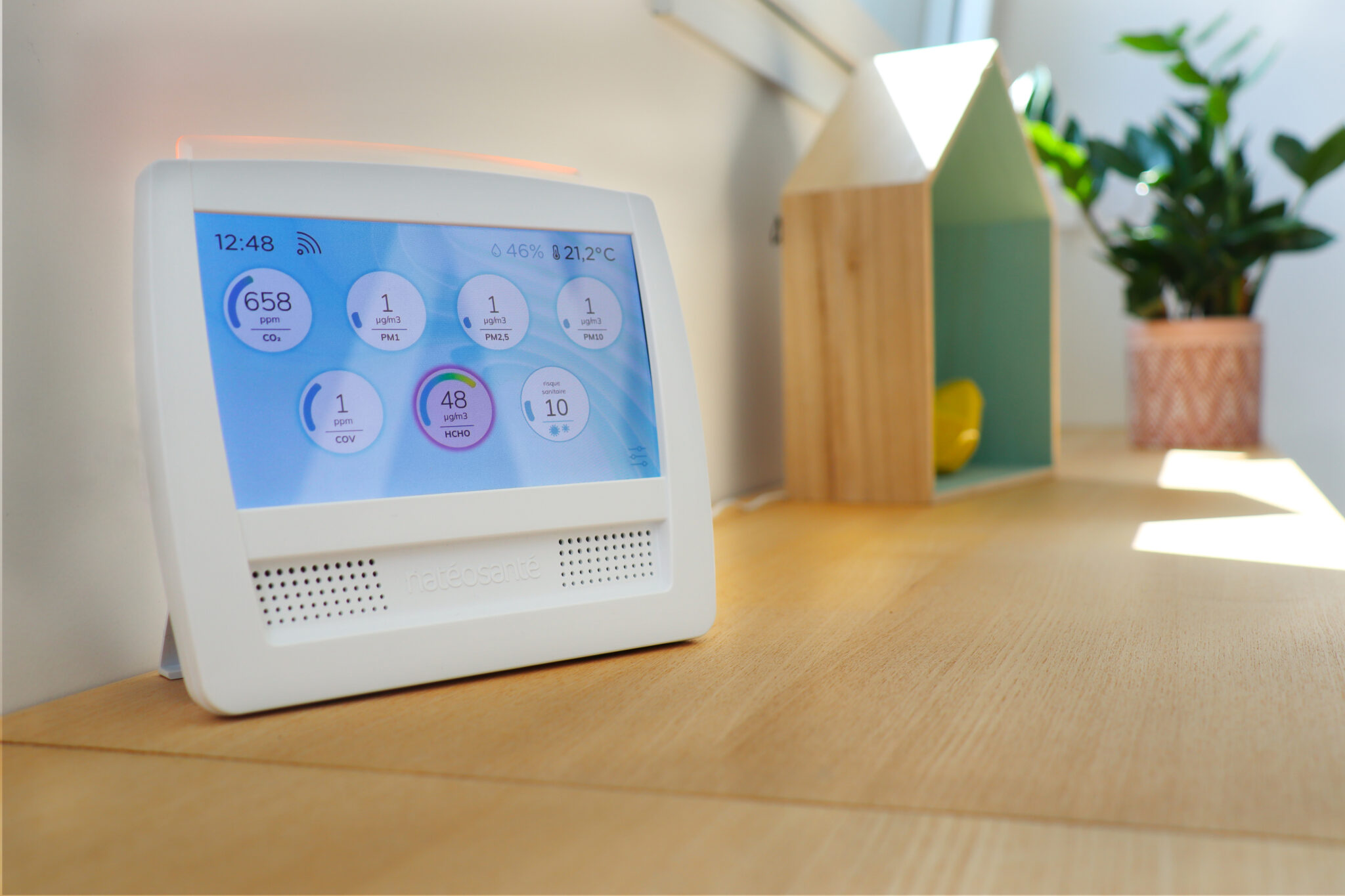 Capteur Air Coach Pro posé sur un bureau
